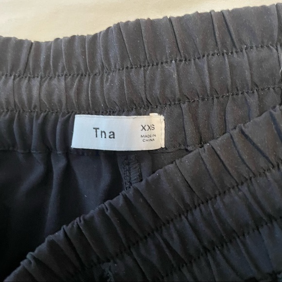 TNA ARITZIA- TnaMove Distance Shorts - Picture 6 of 6